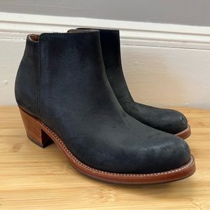 Adelante “The Granada” black heeled ankle booties, size 6